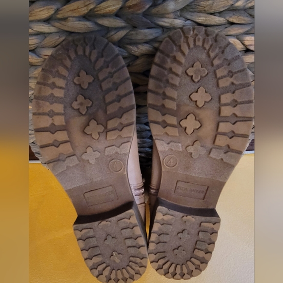 Steve Madden Pastel Pink Ankle Booties Sz 4 Girls - Picture 4 of 6